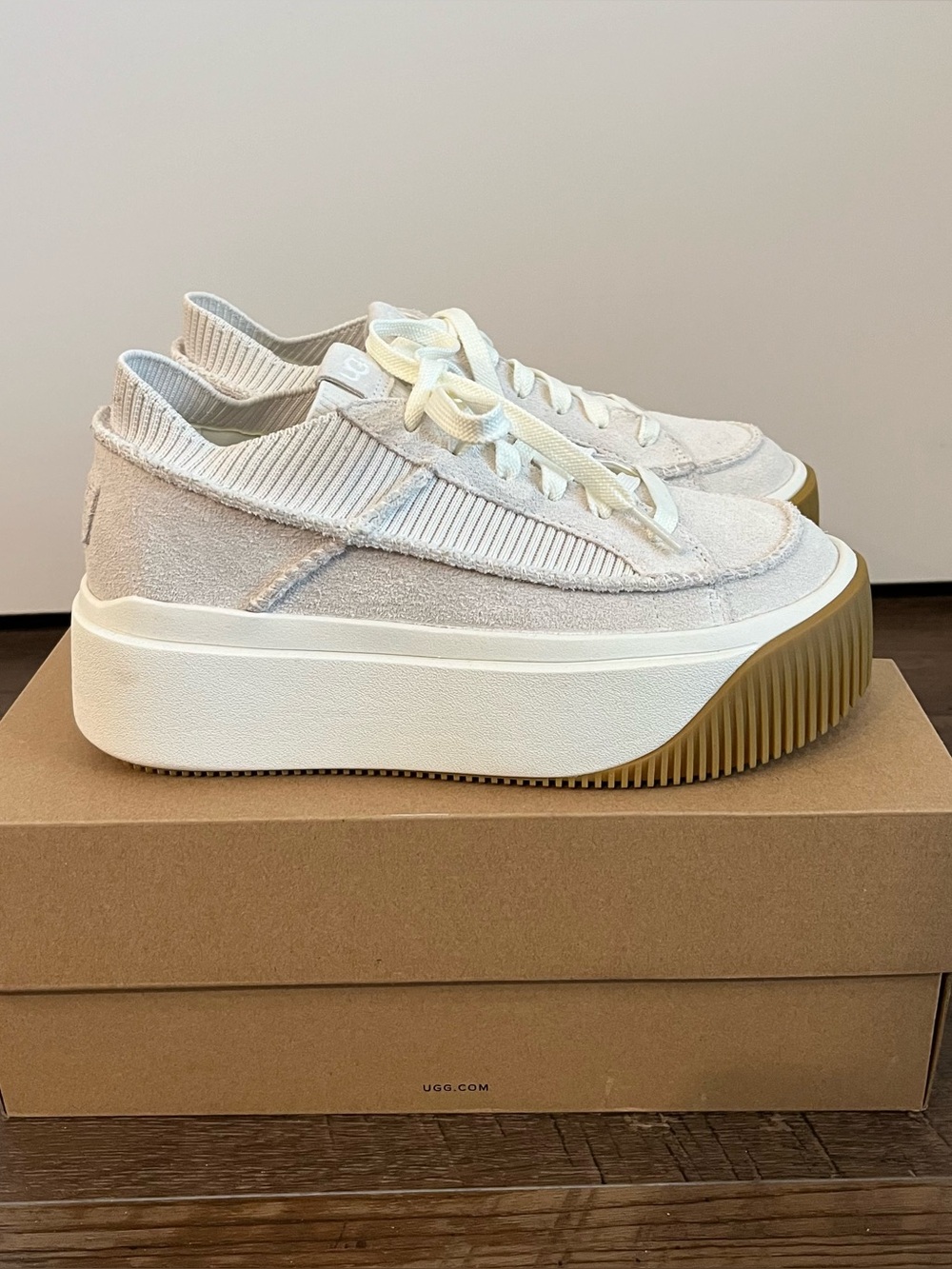 UGG EZ-DUZZIT LACE in White